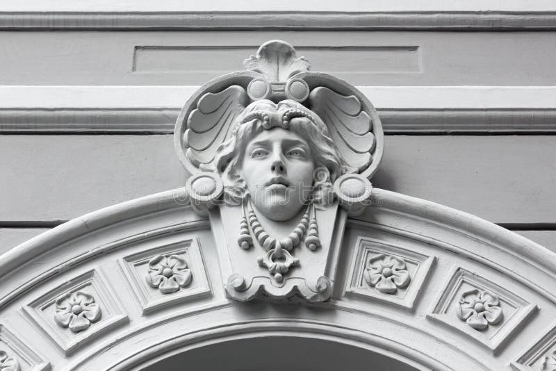 Art Nouveau Marble Sculpture a Trieste immagine stock libera da diritti Art Nouveau Marble Sculpture a Trieste immagine stock libera da diritti