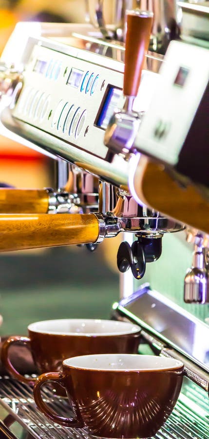 Arte de belleza en diseño para cafetera fresca. Arte de belleza en diseño por parte y elemento de cafetera espresso moderna