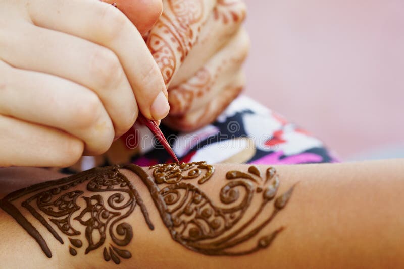 The Indian pattern is drawn a girl. Mehandi. The Indian pattern is drawn a girl. Mehandi