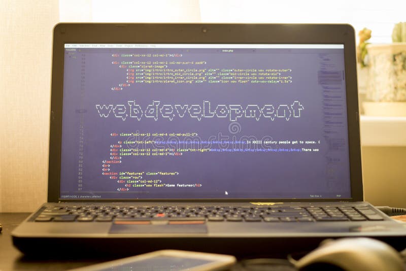 Arte de la frase ASCII del desarrollo web dentro del código real del HTML fotografía de archivo libre de regalías