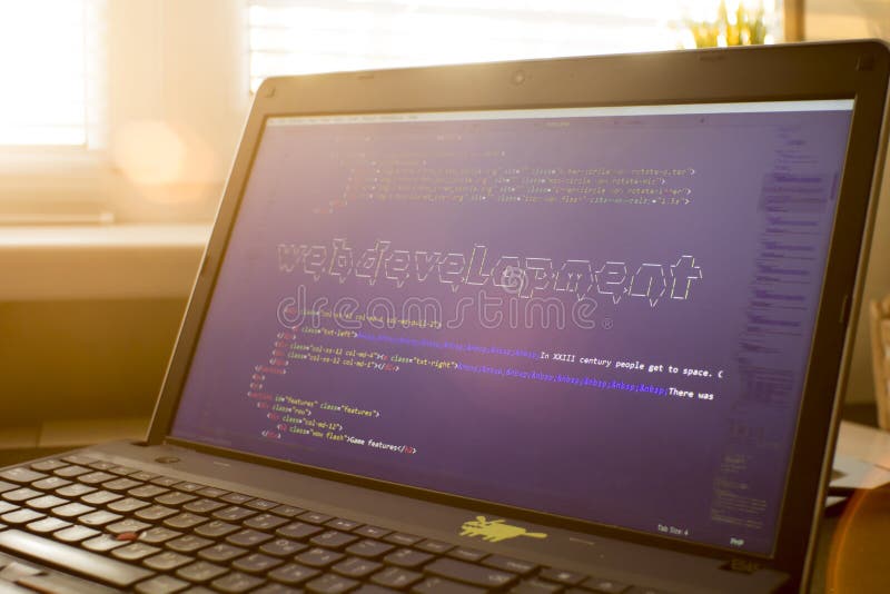 Frase de desarrollo web, arte ASCII dentro de código HTML real imágenes de archivo libres de regalías