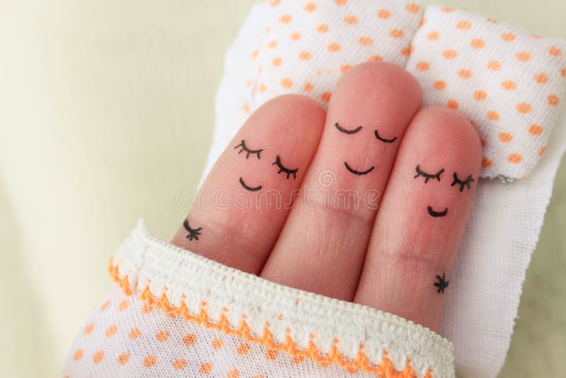 Arte del dito L'uomo felice dorme con due donne