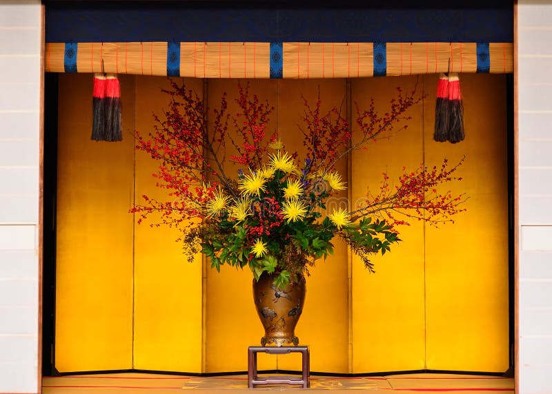 Arte Del Palacio Imperial, Kyoto Japón De Ikebana Foto de archivo - Imagen  de kyoto, cultura: 72654086