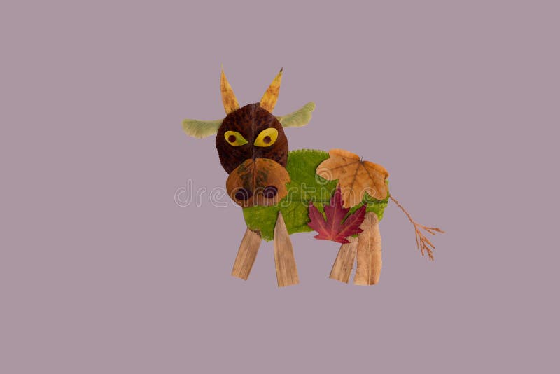 Artesanía De Naturaleza Otoñal Para Niños Vacas Hechas De Hojas Secas Imagen de archivo - Imagen de casero, creativo: 195199631 Artesanía De Naturaleza Otoñal Para Niños Vacas Hechas De Hojas Secas Imagen de archivo - Imagen de casero, creativo: 195199631
