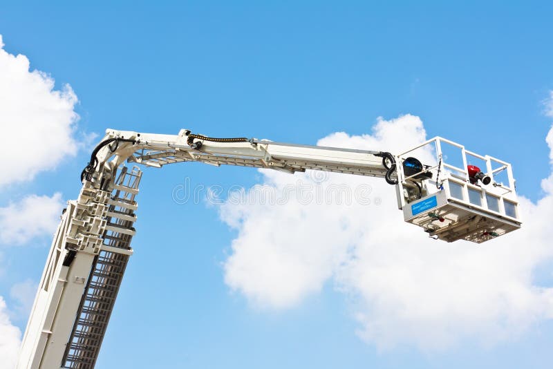 Articulated aerial hydraulic platform