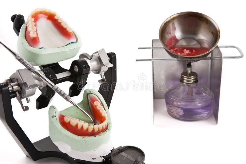 Articulateur et matériels dentaires de laboratoire pour le dentier photographie stock Articulateur et matériels dentaires de laboratoire pour le dentier photographie stock