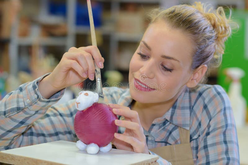 Artist painting figurine stock image. Image of apron 258547635