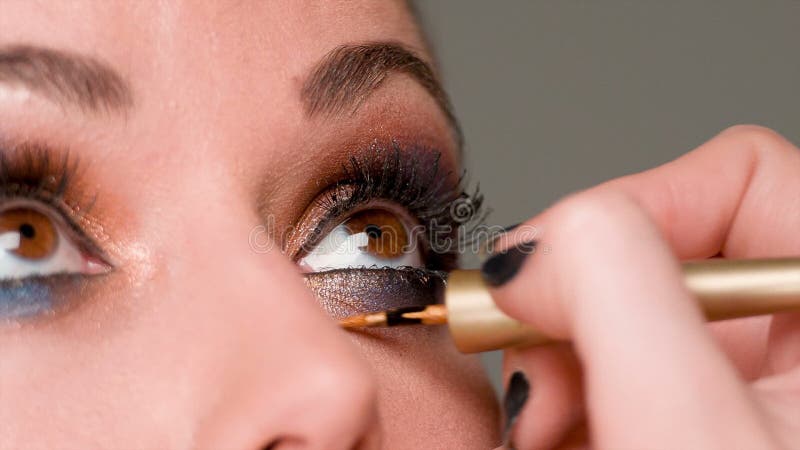 Artista Doing Eye Makeup