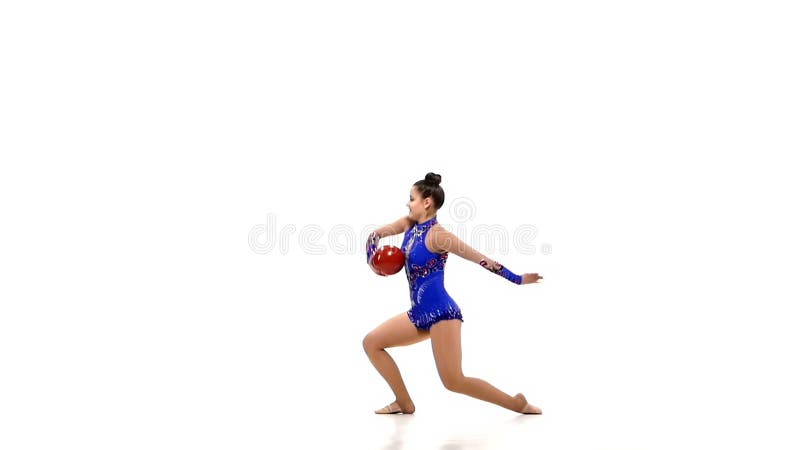 Artistieke gymnastiek met een bal, langzame motie