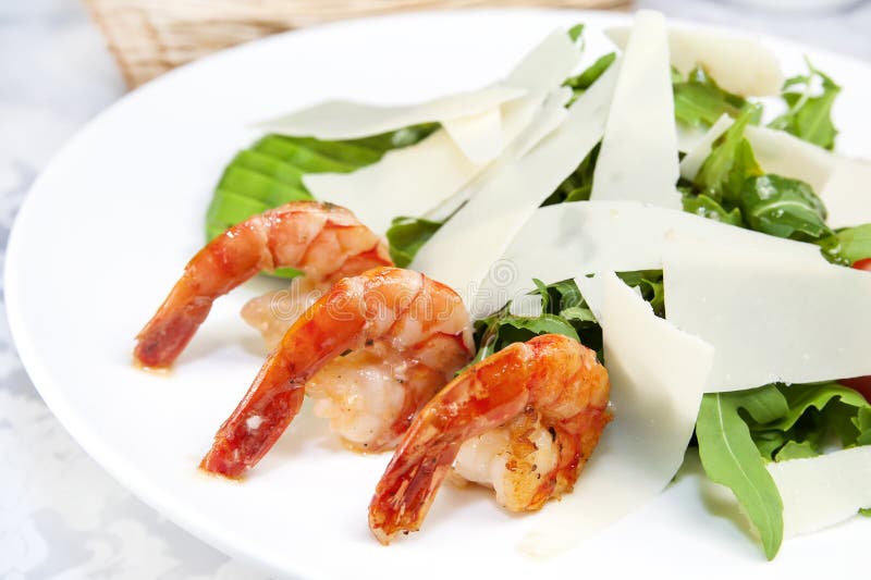 arugula dish with shrimp