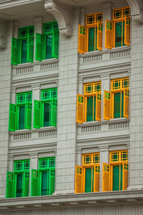 Arv färgglade Windows i Singapore arkivfoton Arv färgglade Windows i Singapore arkivfoton