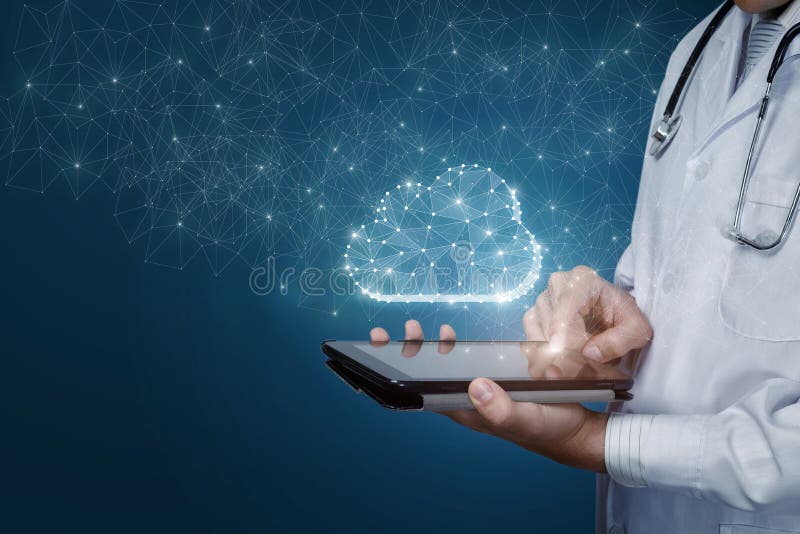 Arzt arbeitet mit den Cloud-Speicher lizenzfreies stockbild