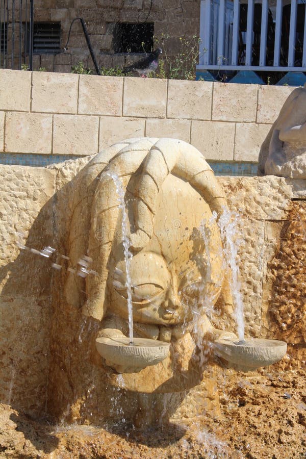 As aleias do zodíaco, sinais astrológicos da fonte, cidade velha de Jaffa, Tel Aviv fotos de stock As aleias do zodíaco, sinais astrológicos da fonte, cidade velha de Jaffa, Tel Aviv fotos de stock