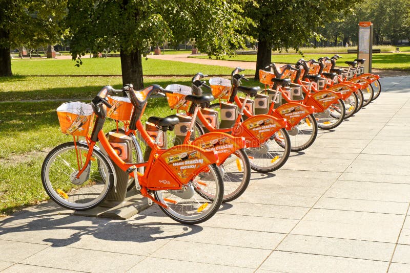 Bicicletas de aluguer em Vilnius fotos de stock royalty free