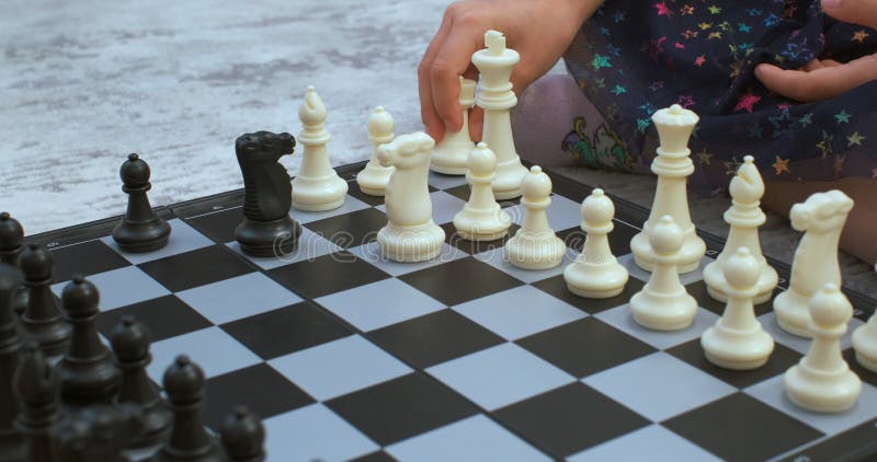 Crianças Que Jogam a Xadrez Video Estoque - Vídeo de bebê, quarto: 96051891