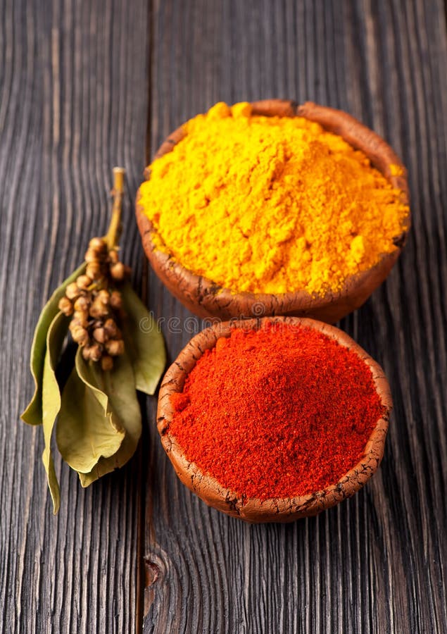 Especiarias de caril, folha de louro e páprica imagens de stock royalty free