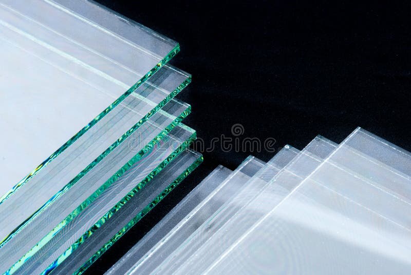 As folhas dos painéis claros moderados fabricação do vidro de flutuador da fábrica cortaram para fazer sob medida foto de stock royalty free As folhas dos painéis claros moderados fabricação do vidro de flutuador da fábrica cortaram para fazer sob medida foto de stock royalty free