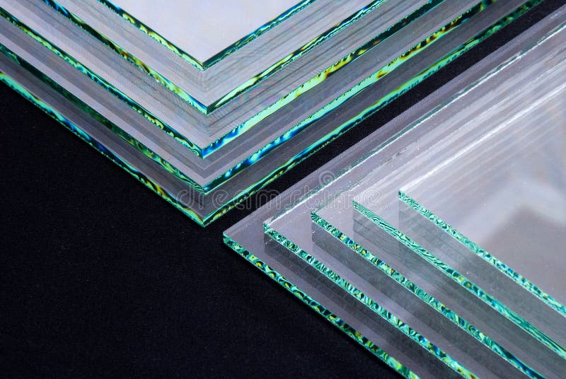 As folhas dos painéis claros moderados fabricação do vidro de flutuador da fábrica cortaram para fazer sob medida imagem de stock royalty free As folhas dos painéis claros moderados fabricação do vidro de flutuador da fábrica cortaram para fazer sob medida imagem de stock royalty free