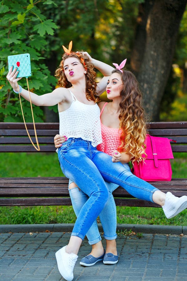 As melhores amigas Selfies do grupo fotos de stock