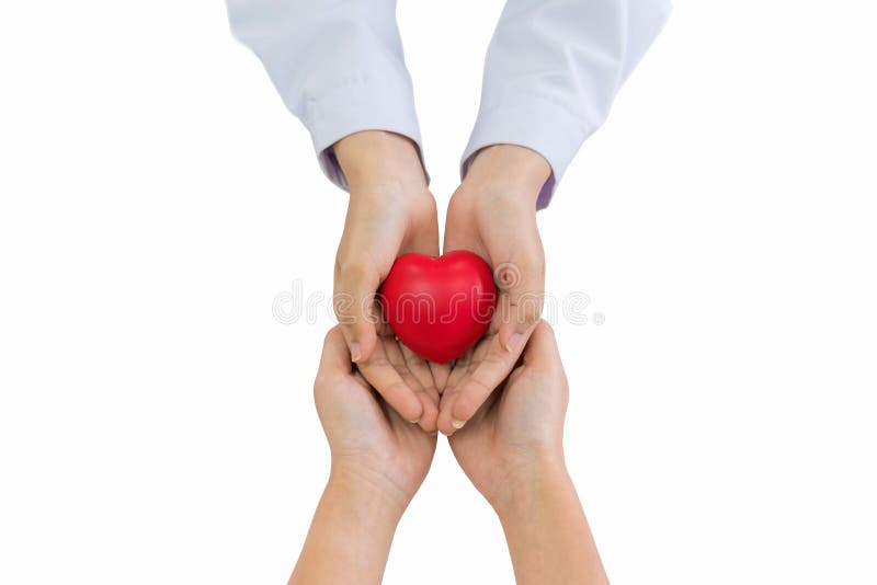 As mãos do doutor que guardam o coração vermelho com paciente, amor dos cuidados médicos, dão, conceito do seguro esperam e das f imagem de stock royalty free As mãos do doutor que guardam o coração vermelho com paciente, amor dos cuidados médicos, dão, conceito do seguro esperam e das f imagem de stock royalty free