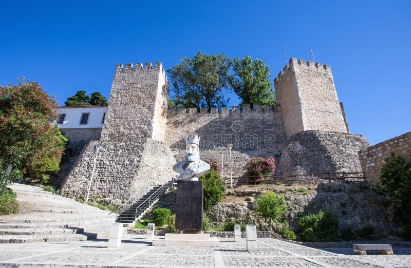 As novas das casas de campo fortificam, construção medieval de Portugal/castelo/fortaleza imagem de stock As novas das casas de campo fortificam, construção medieval de Portugal/castelo/fortaleza imagem de stock