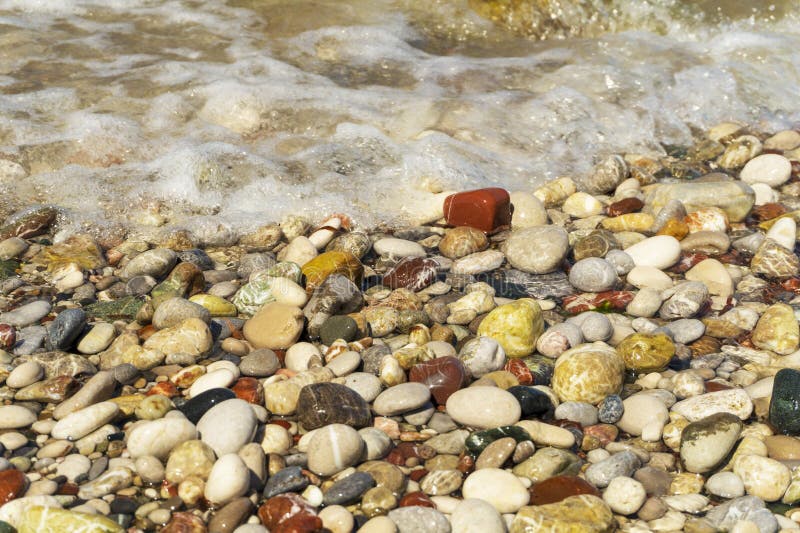 As praias de Rhodos são bonitas com seixos fotografia de stock As praias de Rhodos são bonitas com seixos fotografia de stock