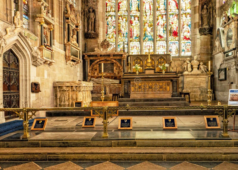 As sepulturas de William Shakespeare e da família, igreja de trindade santamente, Stratford em cima de Avon, Inglaterra imagem de stock royalty free As sepulturas de William Shakespeare e da família, igreja de trindade santamente, Stratford em cima de Avon, Inglaterra imagem de stock royalty free