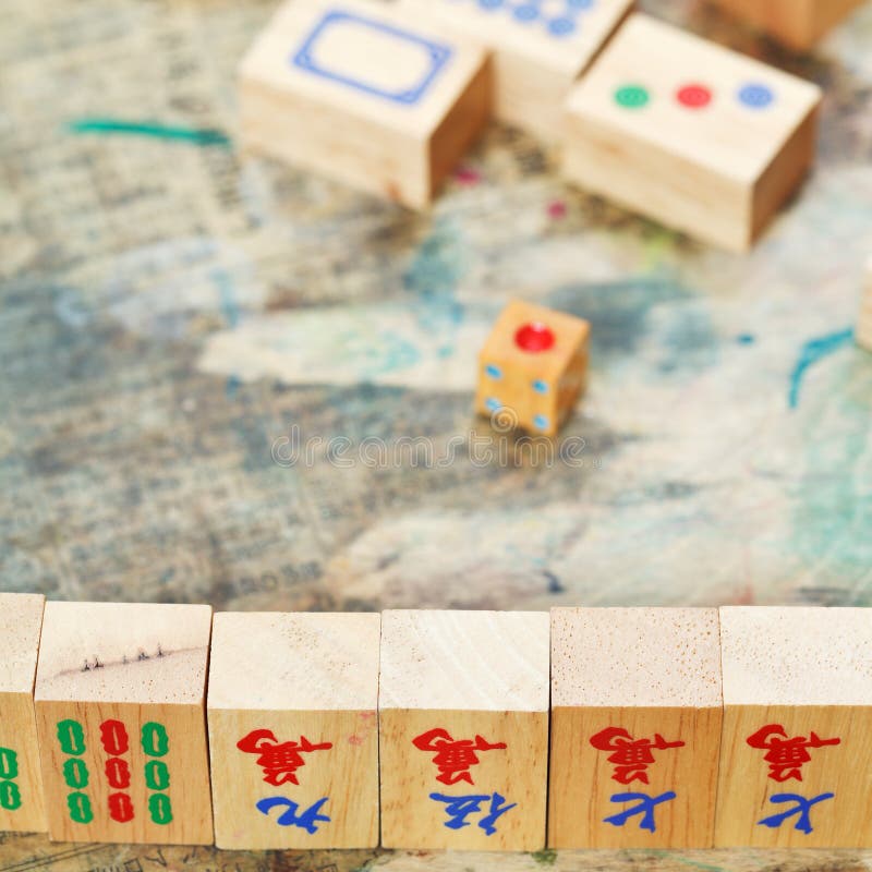 Jogo No Jogo De Mesa Do Mahjong Foto de Stock - Imagem de verde, mesa:  144770258