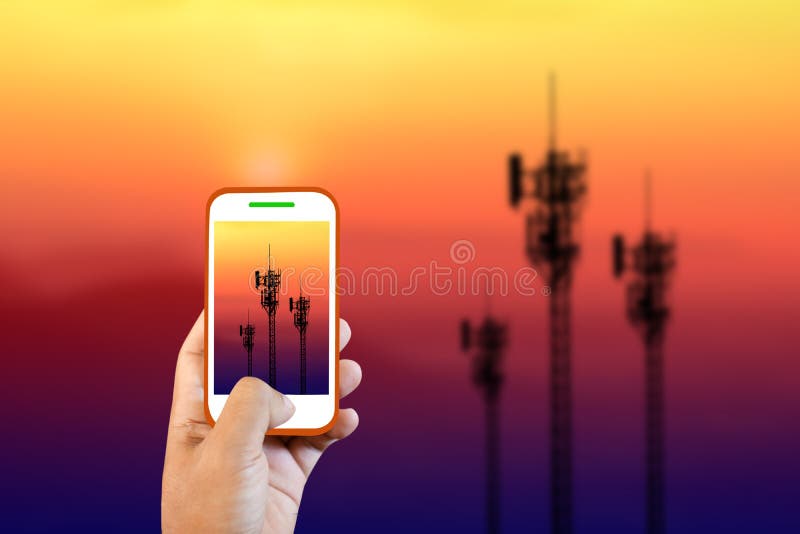 As torres do telefone celular estão disparando imagens de stock As torres do telefone celular estão disparando imagens de stock