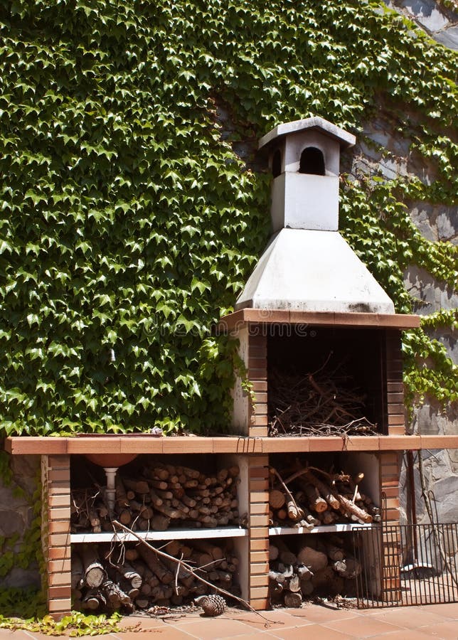 Chimenea del patio trasero foto de archivo. Imagen de calor - 7733774