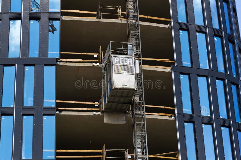 Ascenseur de grue de Pega sur le chantier de construction de gratte-ciel image libre de droits Ascenseur de grue de Pega sur le chantier de construction de gratte-ciel image libre de droits