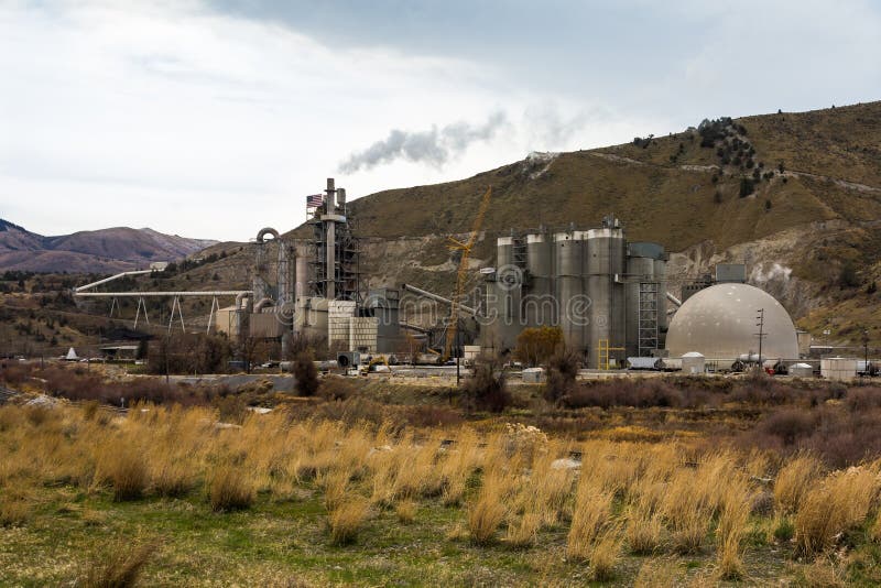 Ash Grove Cement Plant in Eastern Oregon Editorial Photography - Image