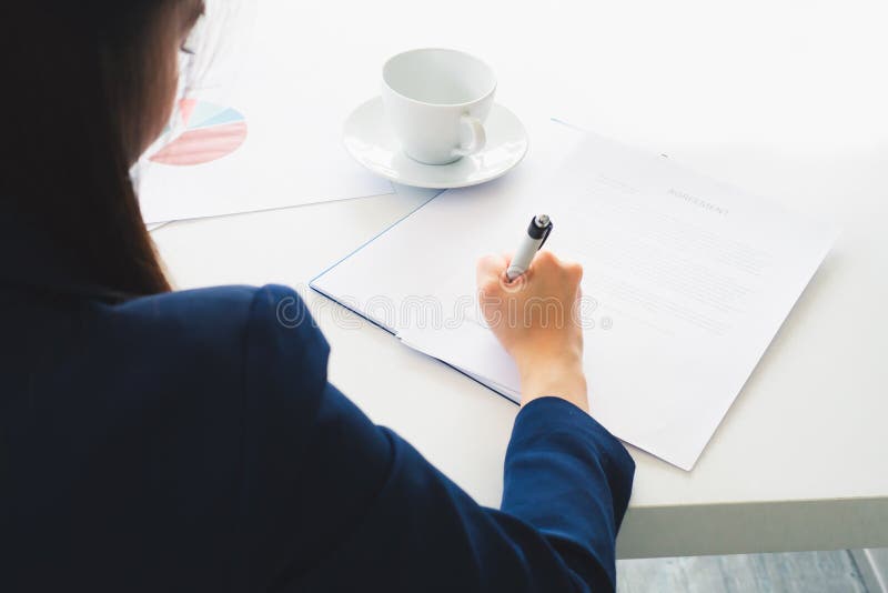 Asian business woman writing signature in document royalty free stock images Asian business woman writing signature in document royalty free stock images