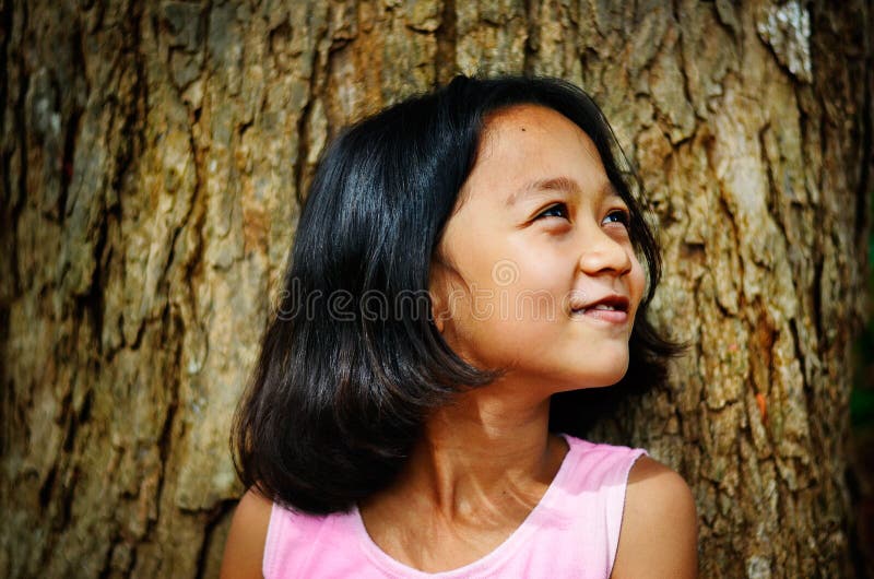 Asian children happiness under a tree royalty free stock images Asian children happiness under a tree royalty free stock images