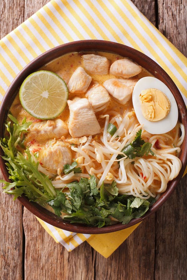 https://thumbs.dreamstime.com/b/asian-laksa-soup-chicken-egg-noodles-sprouts-coriand-thick-rice-bean-coriander-bowl-close-up-table-vertical-79155971.jpg