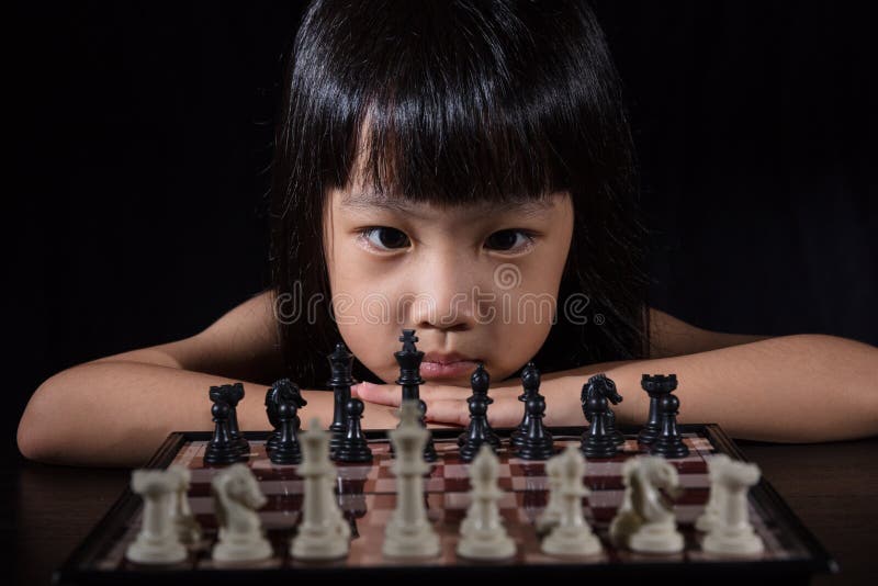 771 fotos de stock e banco de imagens de Asian Kid Playing Chess