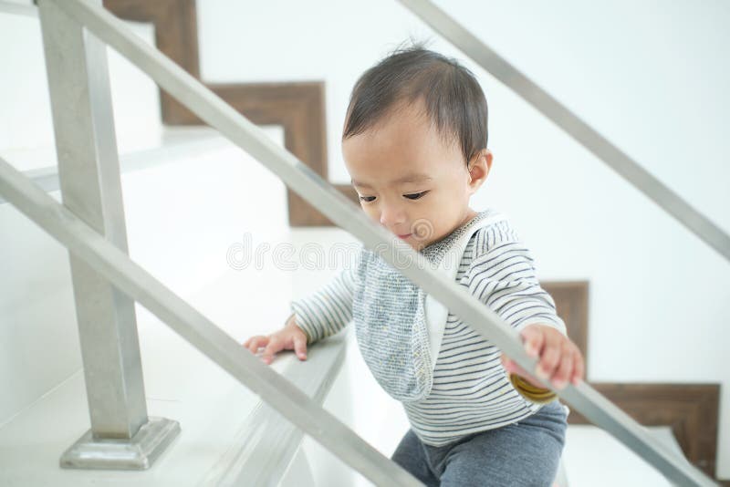 baby climb stairs