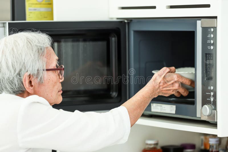 Heating Food in a Microwave Oven Stock Photo - Image of kitchen, door:  236057510