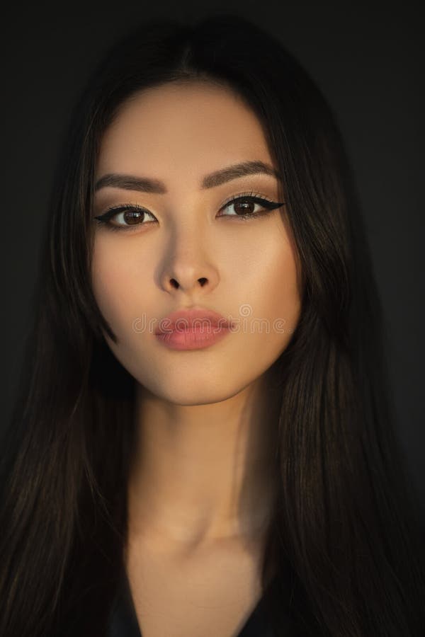 https://thumbs.dreamstime.com/b/asian-woman-beauty-face-closeup-portrait-beautiful-young-girl-black-dress-posing-indoors-looking-camera-close-up-fashion-164353329.jpg