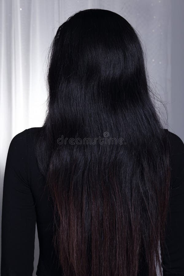 Asiatico una donna Prima fare su capelli stile.