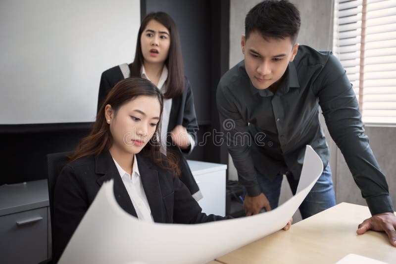 https://thumbs.dreamstime.com/b/asian-women-men-engineers-discussing-business-project-sm-smiling-office-95905064.jpg