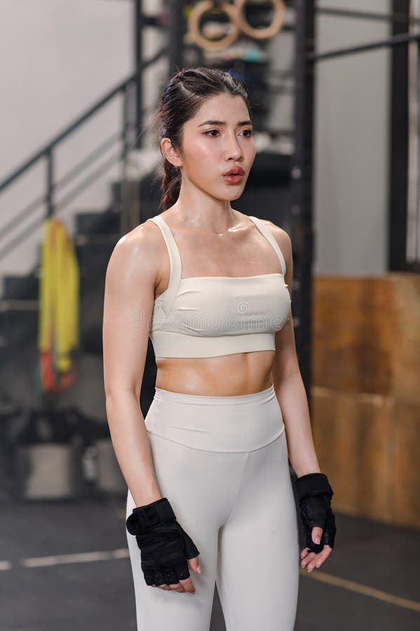 Asian Young Muscular Fit Strong Body Sporty Athletic Female Fitness Workout  Sports Bra Leggings Gloves Concentrate Standing Stock Image - Image of  leggings, athletic: 283135647