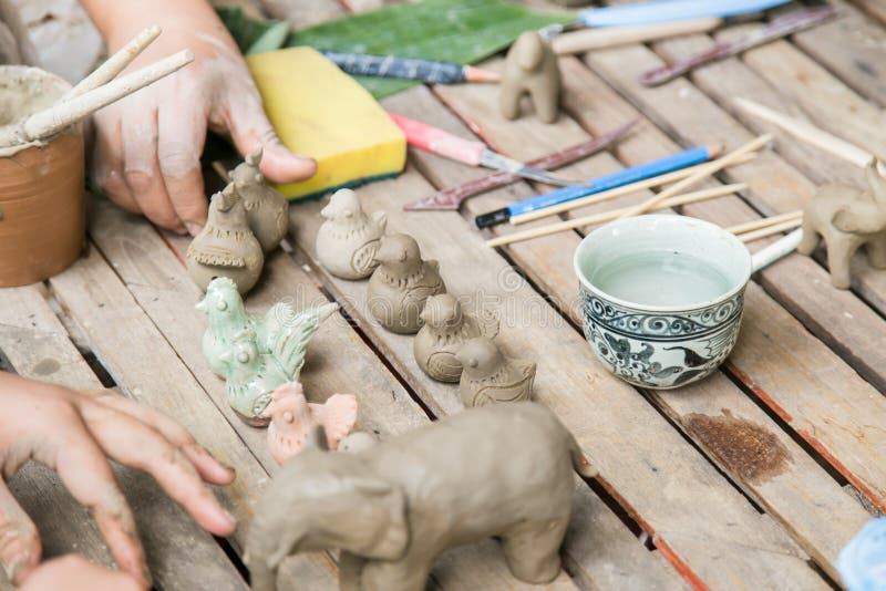 Asiat Clay Sculpture Artist, Kultur der Erbtraditionellen Kunst des antiken earthware lizenzfreies stockbild Asiat Clay Sculpture Artist, Kultur der Erbtraditionellen Kunst des antiken earthware lizenzfreies stockbild