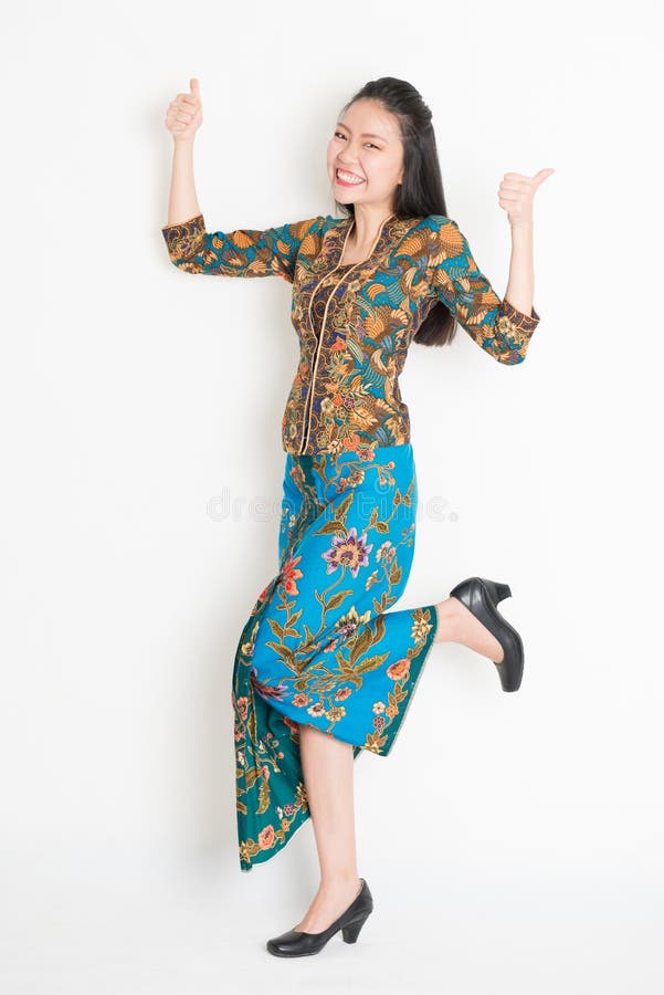 Asiatische Mädchendaumen up und herum springend stockfotos Asiatische Mädchendaumen up und herum springend stockfotos