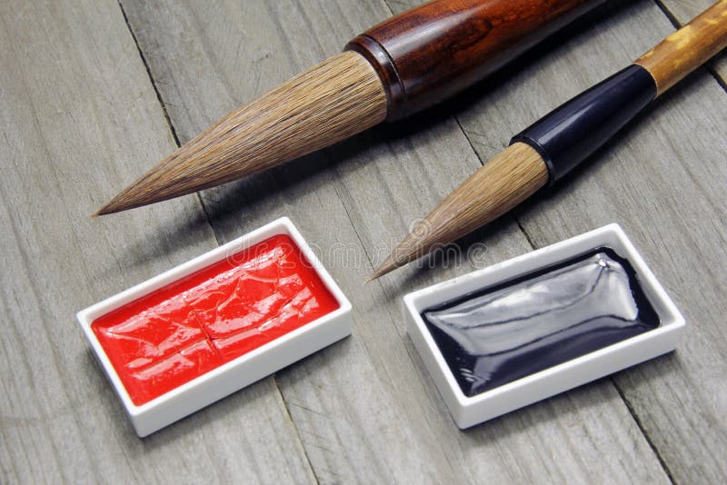 Asiatische Schreibensbürsten und -tinte für Kalligraphie stockbilder