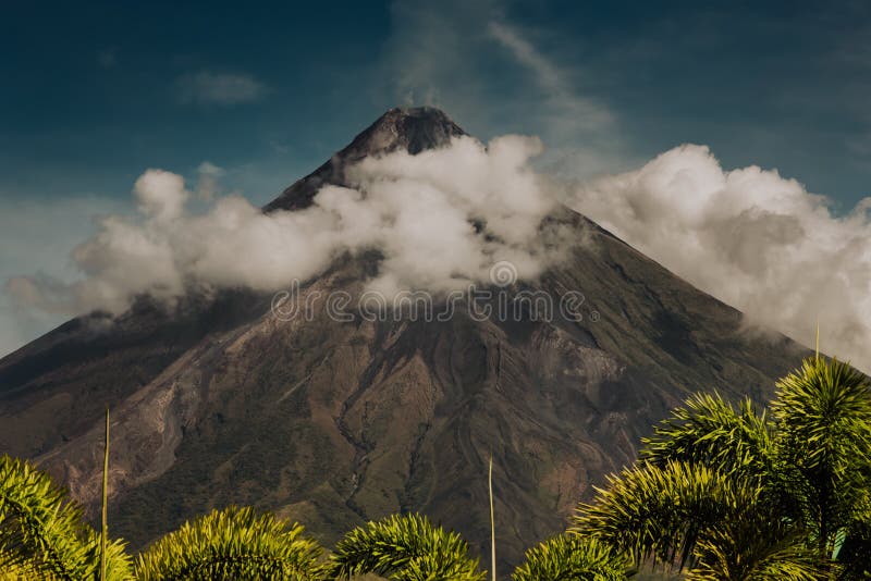 Vulkan Mayon In Den Philippinen Stockbild - Bild von vulkan