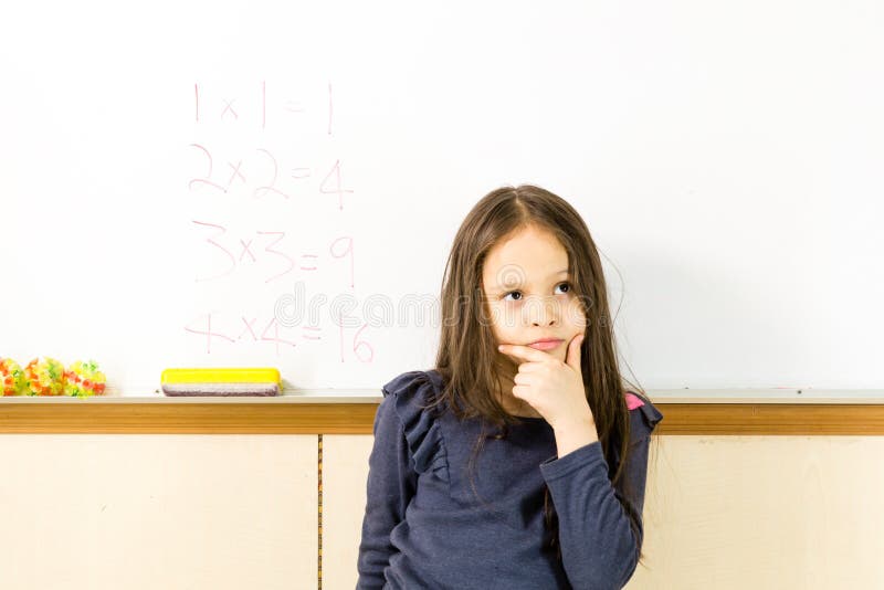 Asiatisches amerikanisches Mädchen in der Schule lizenzfreies stockbild Asiatisches amerikanisches Mädchen in der Schule lizenzfreies stockbild