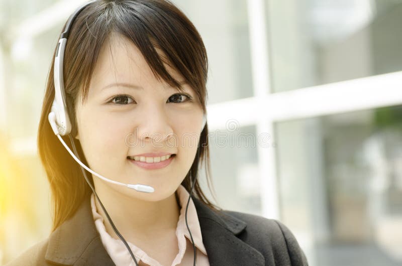 Asiatisk kvinnlig receptionist arkivbild Asiatisk kvinnlig receptionist arkivbild