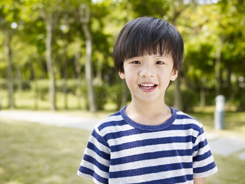 Asiatisk pojke little royaltyfri foto