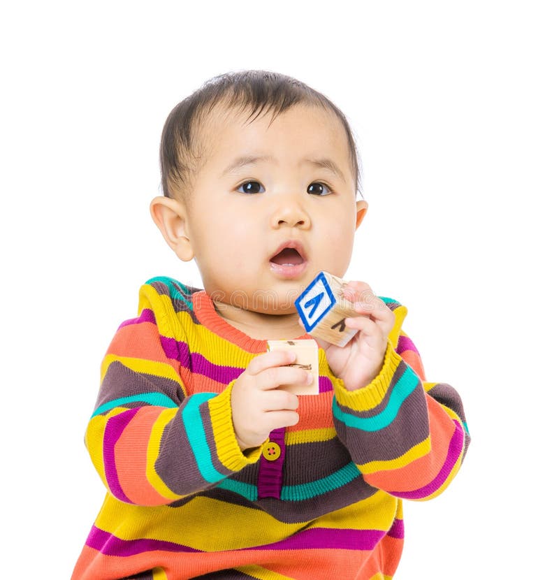 Asien-Babyspiel mit hölzernem Bauklotz stockbild Asien-Babyspiel mit hölzernem Bauklotz stockbild